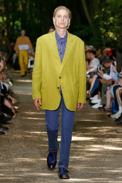 Look 1